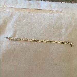 10 kt gold bracelet.